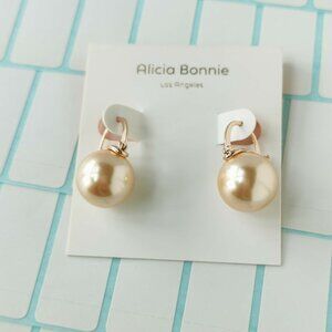 Alicia Bonnie Blanche rose pearl rose gold Earrings NWT & dust bag